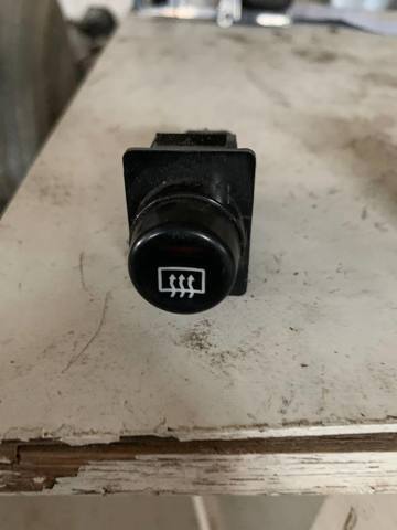 Кнопка обігріву заднього скла MR240714 MITSUBISHI