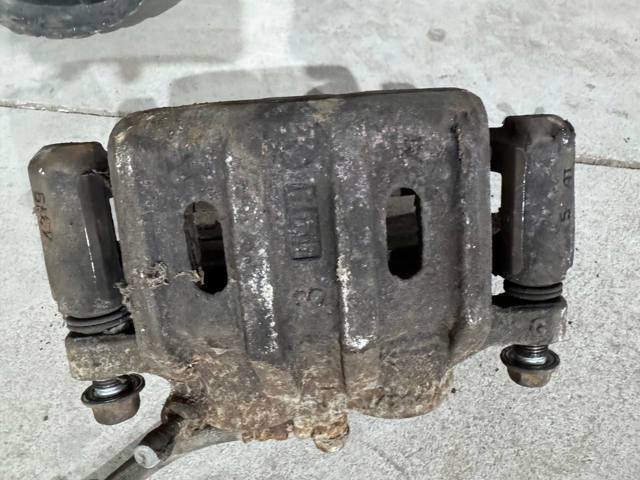 Супорт тормзной MR370775 MITSUBISHI