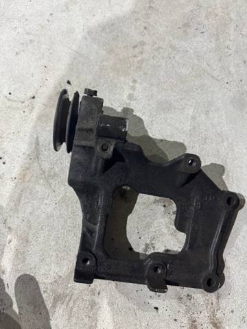 Кронштейн компресора кондиціонера MR398428 MITSUBISHI