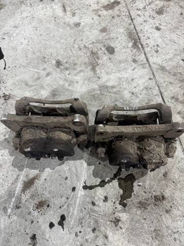Скоба супорта переднього MR407680 MITSUBISHI