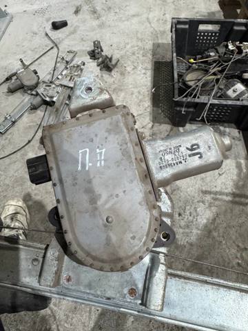 Двигун склопідіймача двері передньої, правої MR436860 MITSUBISHI