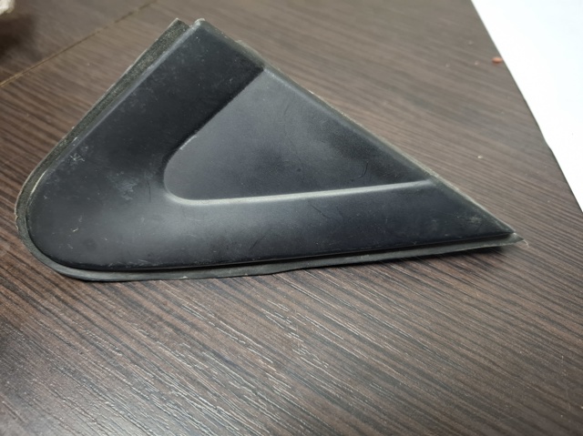 Накладка передньої правої двері MR462052 MITSUBISHI