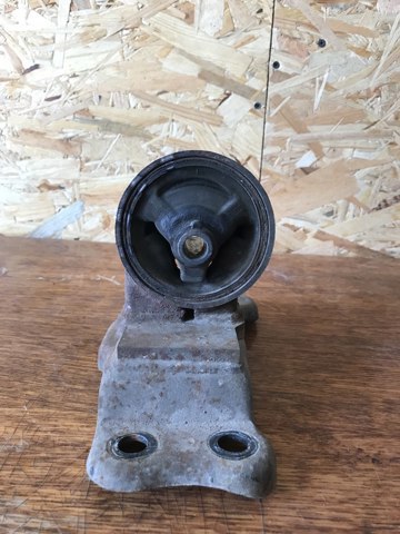 Подушка (опора) двигуна, ліва MR491557 MITSUBISHI