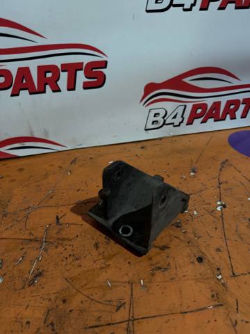 Кронштейн подушки КПП, правий MR567560 MITSUBISHI