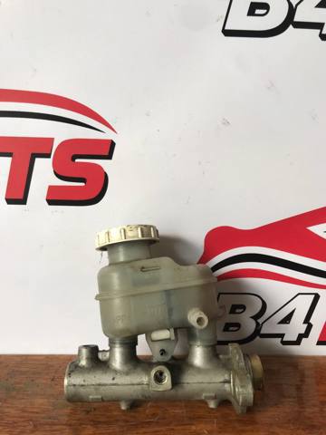 Бачок головного гальмівного циліндру MR569039 MITSUBISHI