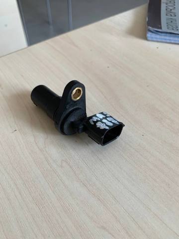 Датчик обуртів распредвалу MR578768 MITSUBISHI