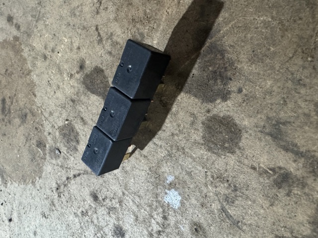 Реле стартера MR588567 MITSUBISHI