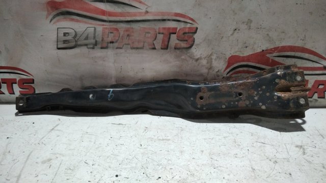 Підрамник двигуна MR589557 MITSUBISHI
