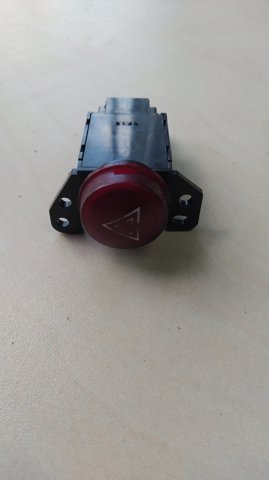 Кнопка включення аварійної сигналізації Mitsubishi Colt VI