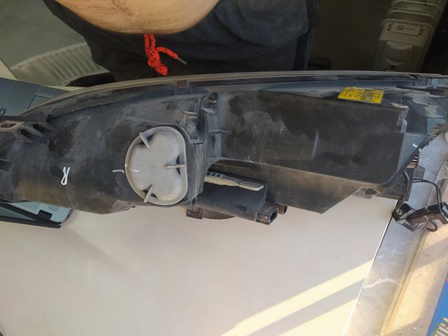 Фара правая MR957354 MITSUBISHI