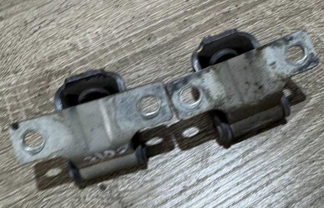 Петля задніх багажних, 3/5 -х дверей MR959489 MITSUBISHI