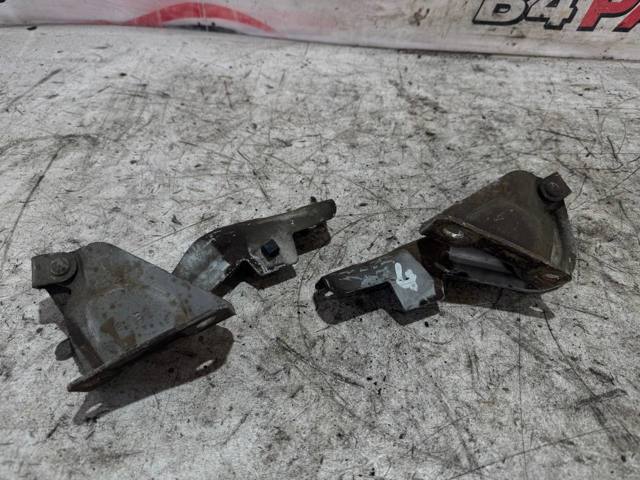 Завіс капота, лівий MR959617 MITSUBISHI
