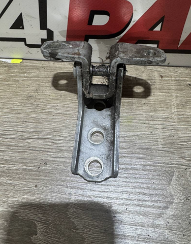 Петля задніх правих дверей MR964925 MITSUBISHI