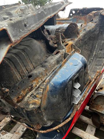 Крило заднє MR981627 MITSUBISHI