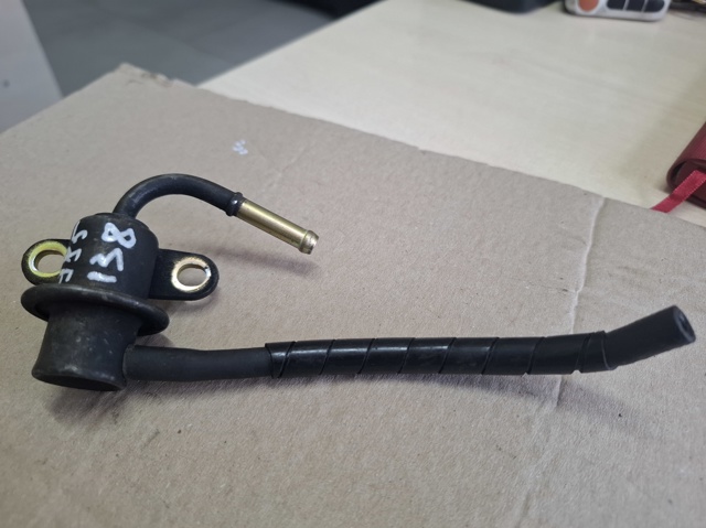 Регулятор тиску палива в паливній рейці MR985138 MITSUBISHI