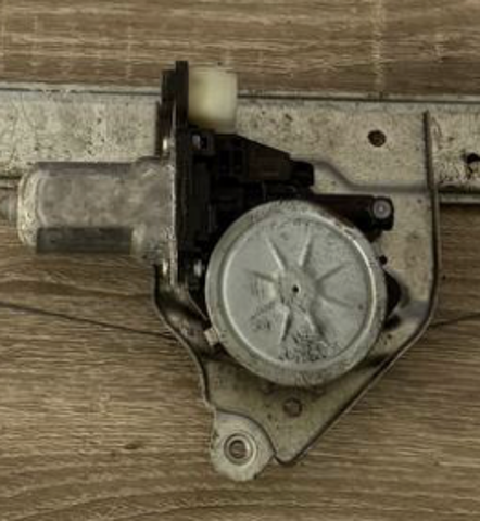 Моторчик склопідйомника двері задніх, правих MR989947 MITSUBISHI