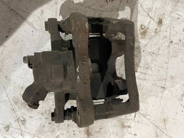 Скоба гальмівного заднього супорта SXP500013 LAND ROVER