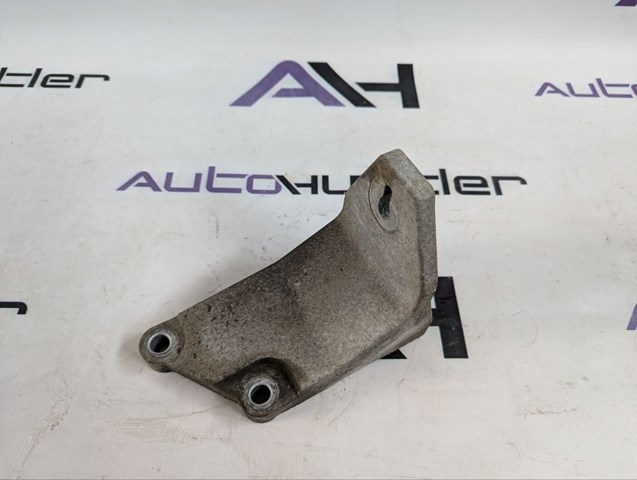 Кронштейн подушки (опори) двигуна, правої 112323NF0A NISSAN