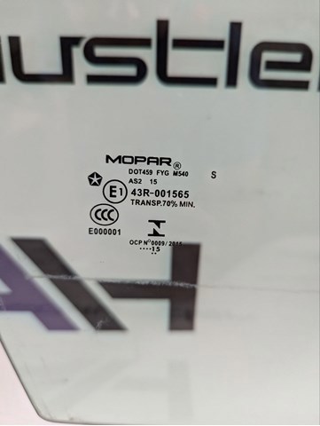 Скло пасажирських дверей 68104918AA CHRYSLER