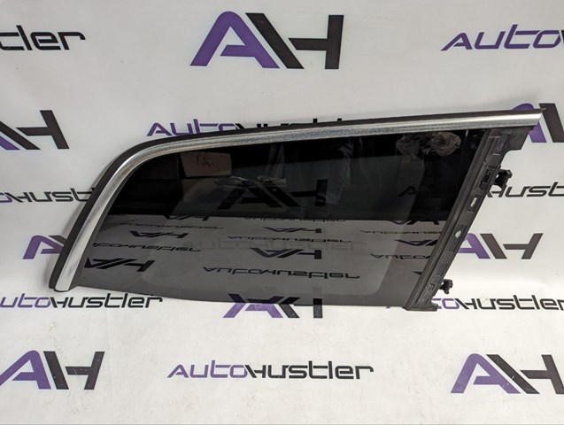 Скло-кватирка двері, задній, правій A1666700449 MERCEDES