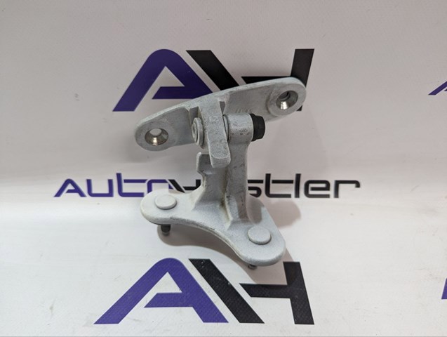Петля передніх дверей лівих A1667200137 MERCEDES