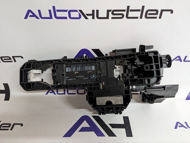 Тримач зовнішньої ручки дверей, передніх лівих A2047601534 MERCEDES