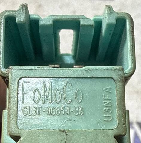 Жабка стопів GL3Z13480A FORD