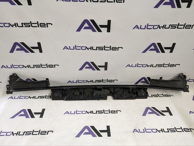 Кронштейн бампера заднього, центральний LR037923 LAND ROVER