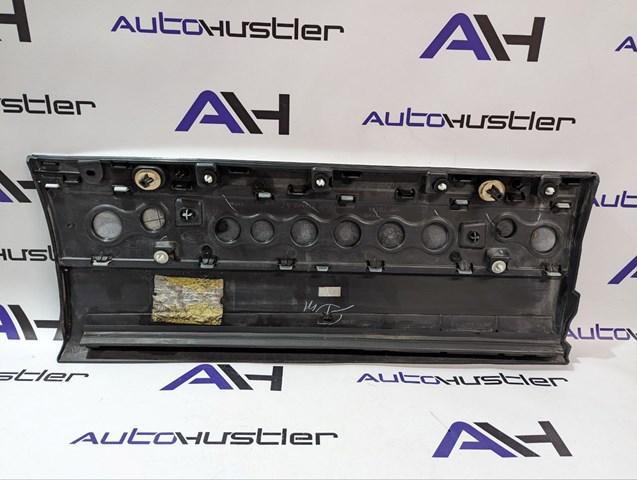 Молдинг задніх лівих дверей, нижній LR038856 LAND ROVER