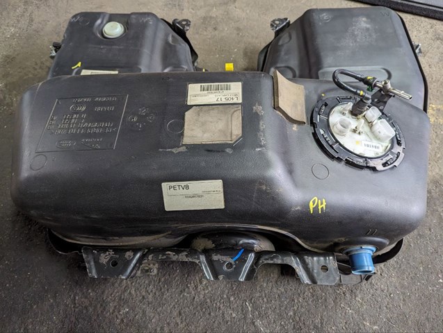 Бак паливний LR086524 LAND ROVER