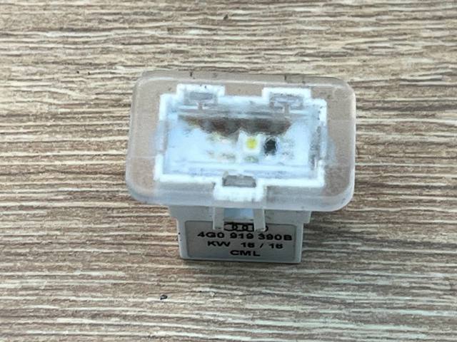 Лампа підсвічування в двері, передньої правої 4G0919390B VAG