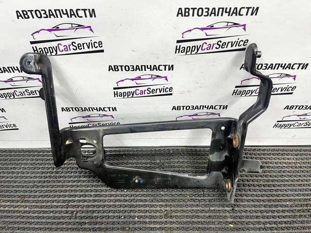 Кронштейн радіатора правий 4M0121262Q VAG