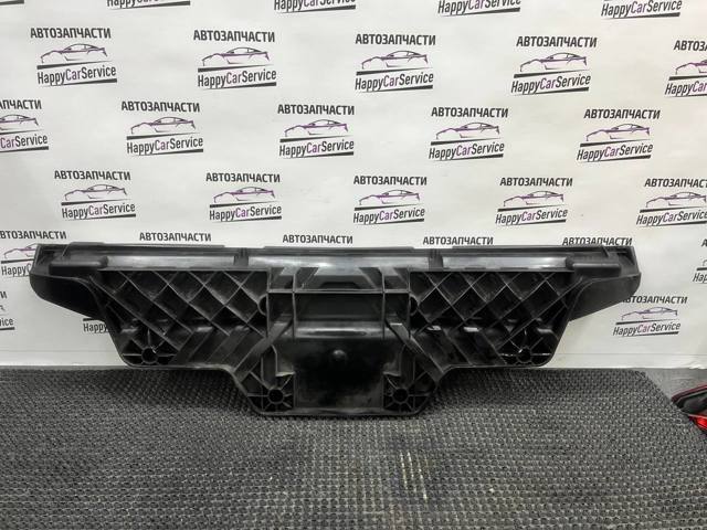 Кронштейн бампера заднього, центральний 4M0807329 VAG
