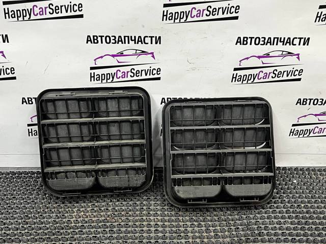Решітка вентиляційна задня 4M0819181 VAG