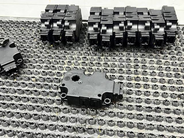Двигун заслінки рециркуляції повітря 4M0820511 VAG