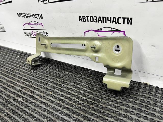 Кронштейн кріплення крила переднього правого верхній 4M0821432 VAG
