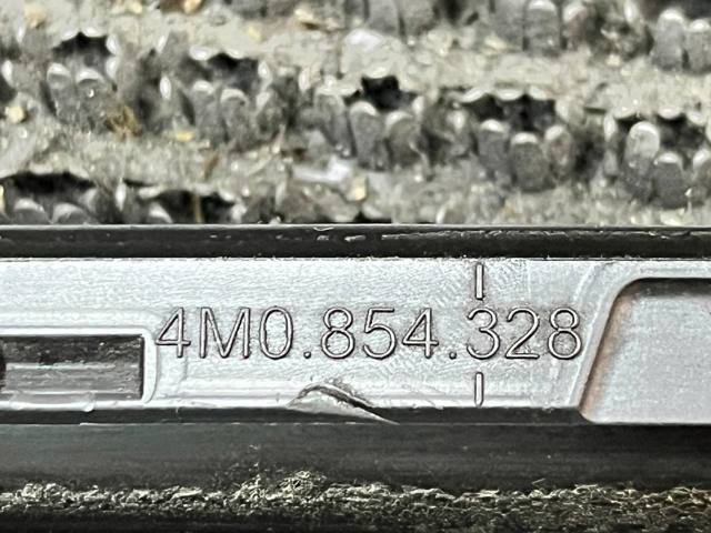 Правий молдинг вітрового скла 4M0854328 VAG