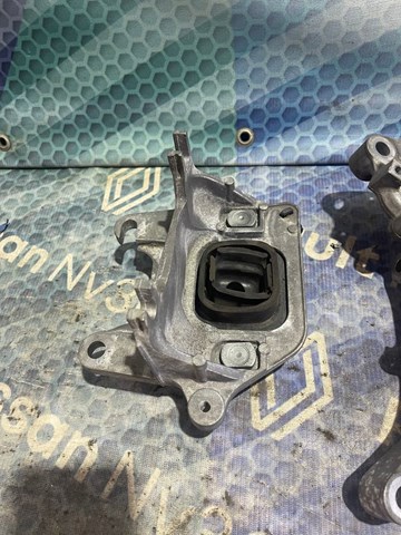 Кронштейн подушки КПП 112228161R RENAULT
