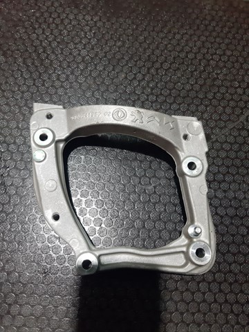 Кронштейн компресора кондиціонера 9826641380 PEUGEOT