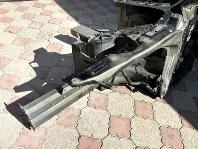 Чверть передня ліва 1021797S0A TESLA