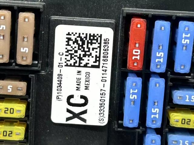 Реле запобіжників 103440901C TESLA