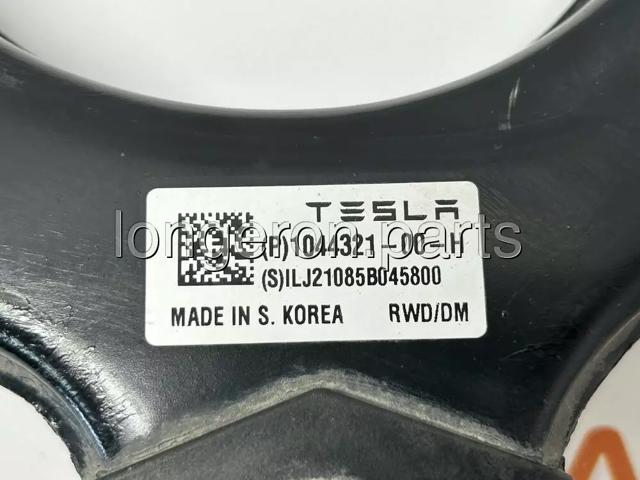 Важіль передньої підвіски верхній, лівий 104432100H TESLA