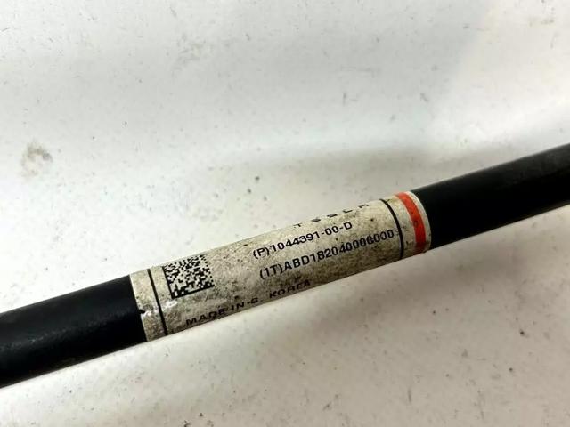 Яйця на стабілізаторі передні 104439100D TESLA