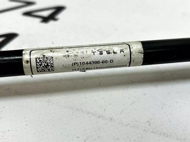 Тяжка стабілізатора, переднього, права 104439600D TESLA