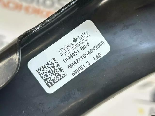 Балансир задній нижній 104445100F TESLA