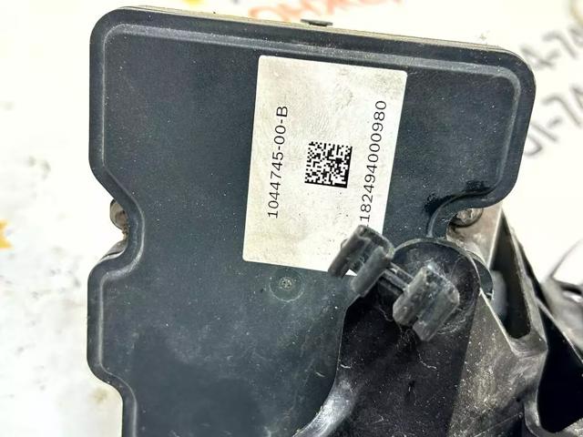 Насос АБС (ABS) головного гальмівного циліндра 104474500B TESLA