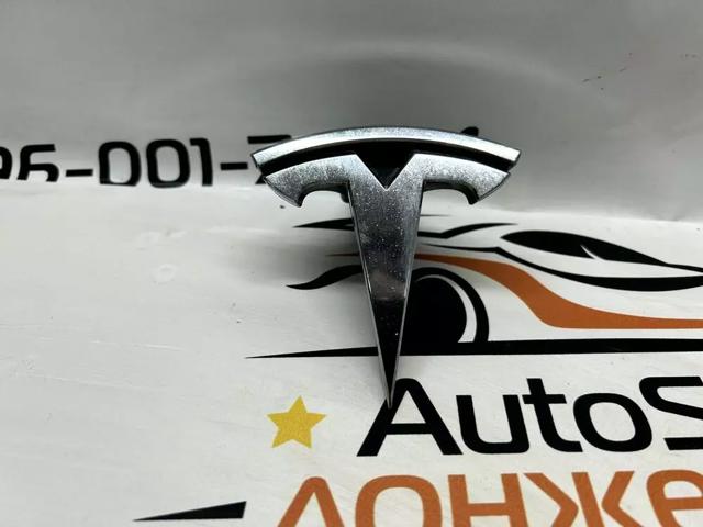 Фірмовий значок решітки радіатора 104788400D TESLA