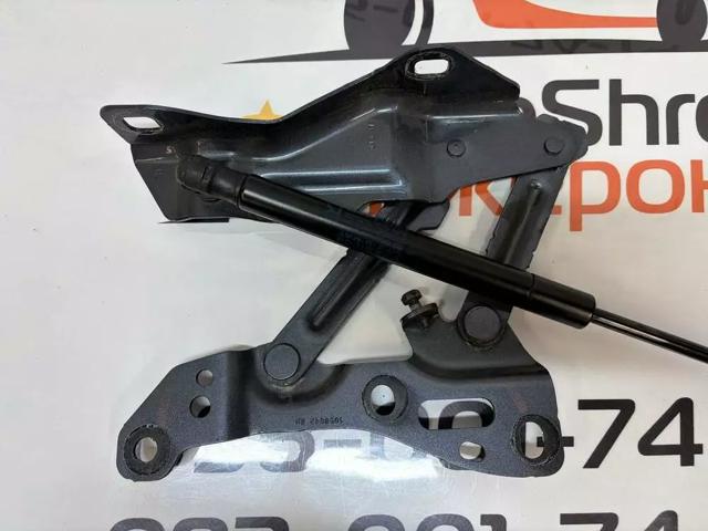 Петля капота, права 105804200B TESLA
