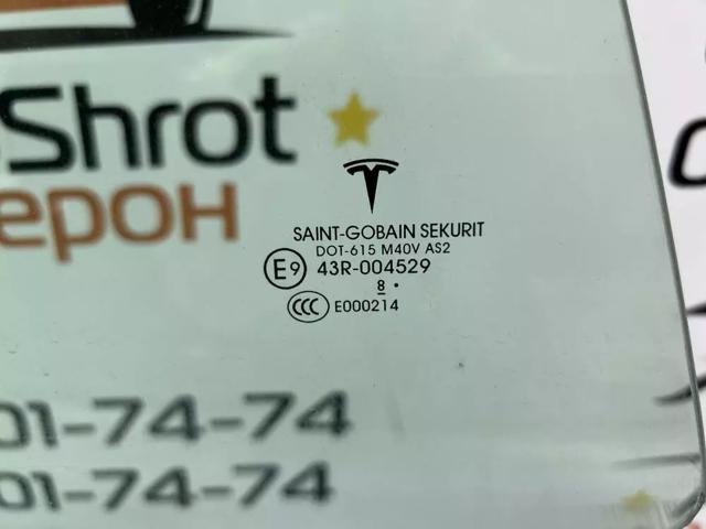 Скло заднє праве 107790599C TESLA