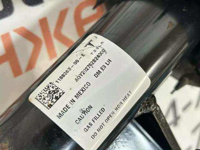 Ліва передня стійка 118836300F TESLA